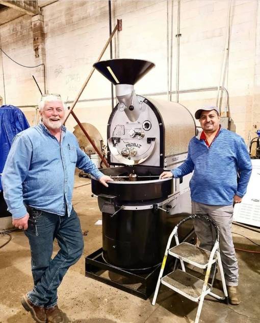 us_roaster_corp_working_in_shop